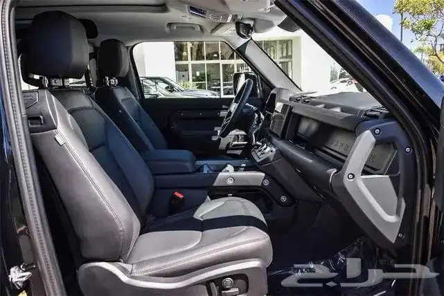 2025 Land Rover Defender P400 X-Dynamic SE 10