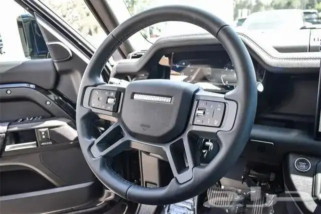 2025 Land Rover Defender P400 X-Dynamic SE 6