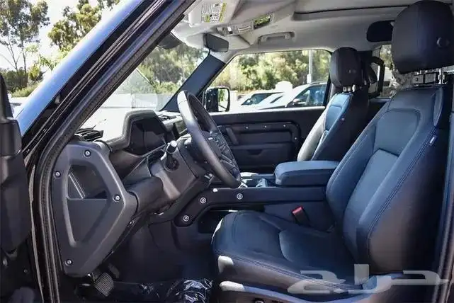 2025 Land Rover Defender P400 X-Dynamic SE 9