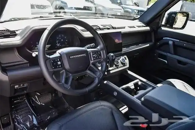 2025 Land Rover Defender P400 X-Dynamic SE 7