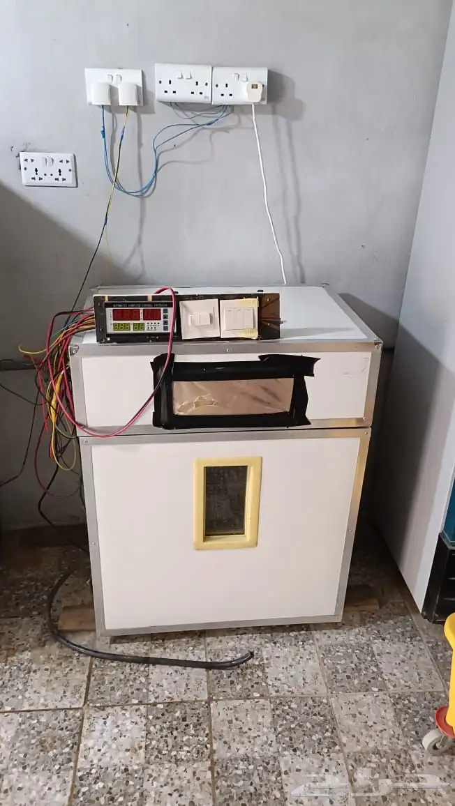 فقاسات وقطع غيار للبيع جملة 5
