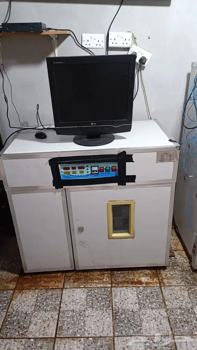 فقاسات وقطع غيار للبيع جملة 1