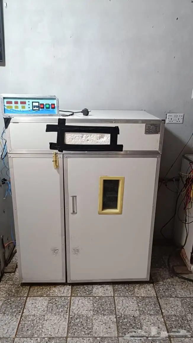 فقاسات وقطع غيار للبيع جملة 3