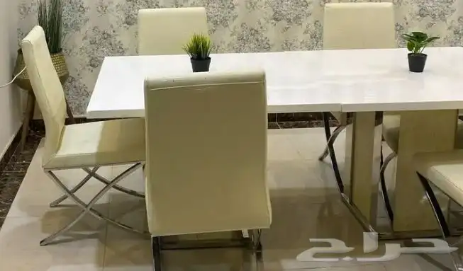 طاولة نظيفة جدا 2