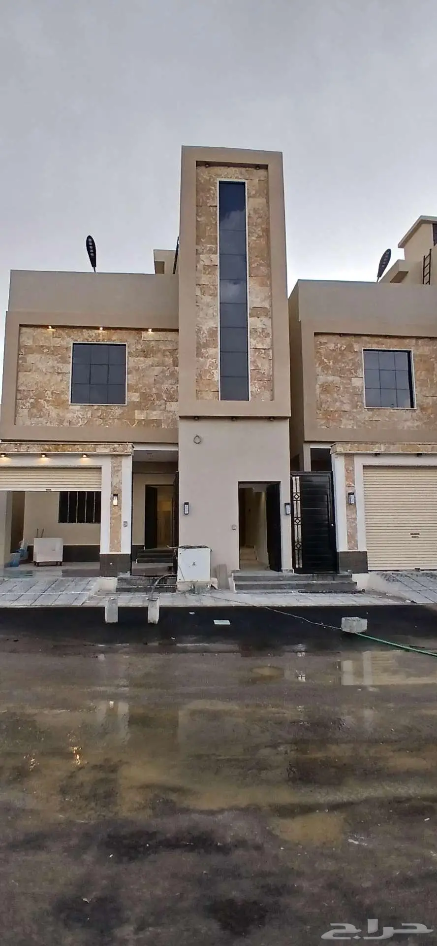 للبيع دور أرضيVIP في عماره دورين قرب مطار أبها وطريق الميه 1