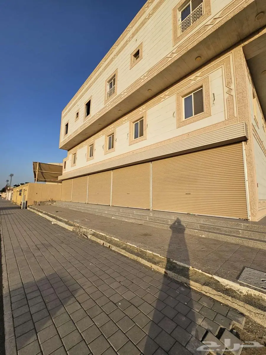 5 معارض ومحلات تجارية على شارع 52 شمالي و 15 م غربي 2