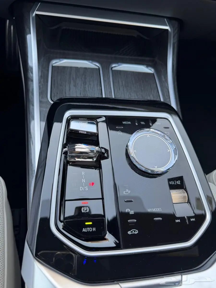 BMW 740i M Kit موديل 2024 شبه جديده 4