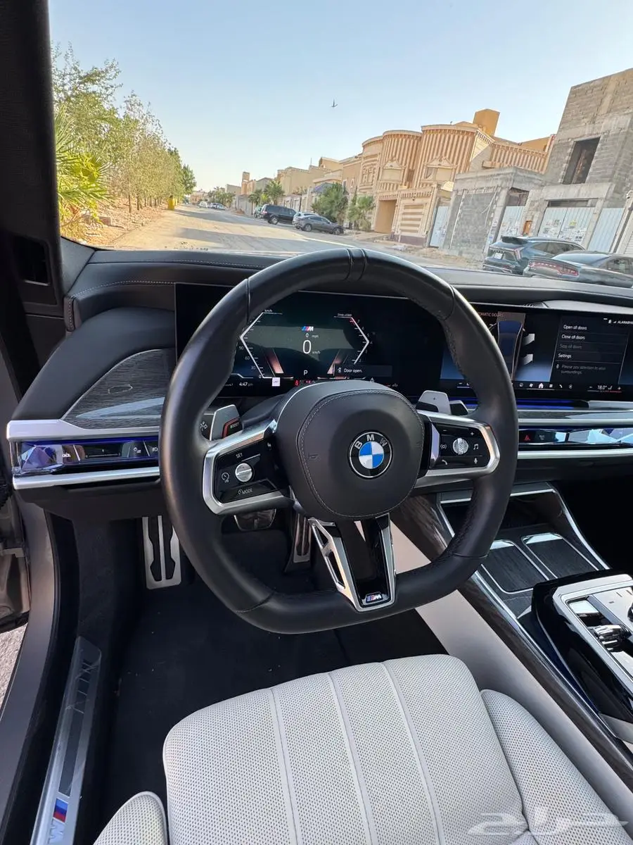 BMW 740i M Kit موديل 2024 شبه جديده 11