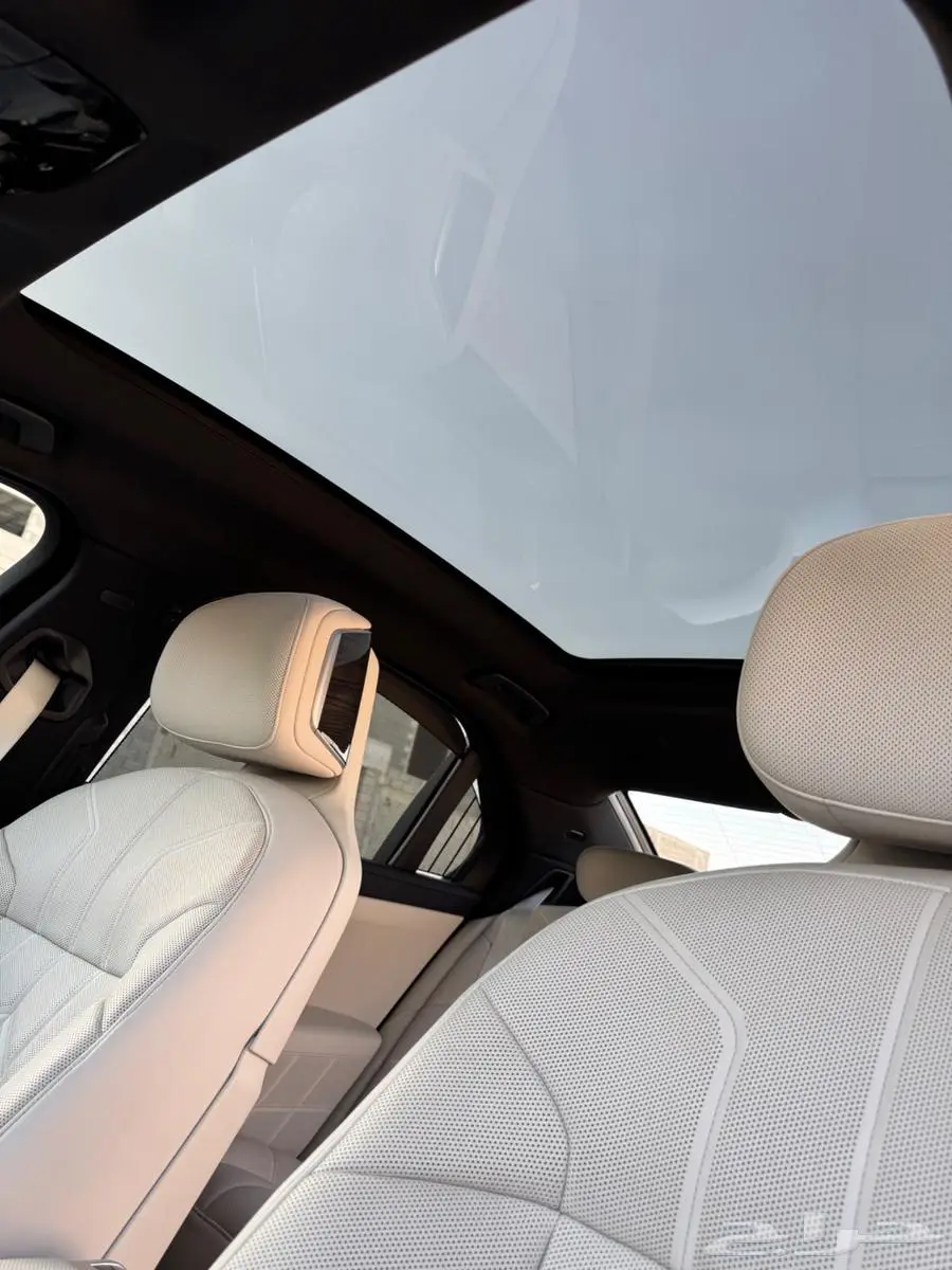 BMW 740i M Kit موديل 2024 شبه جديده 16