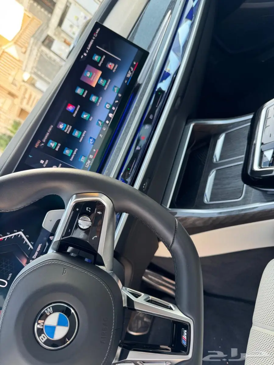 BMW 740i M Kit موديل 2024 شبه جديده 18