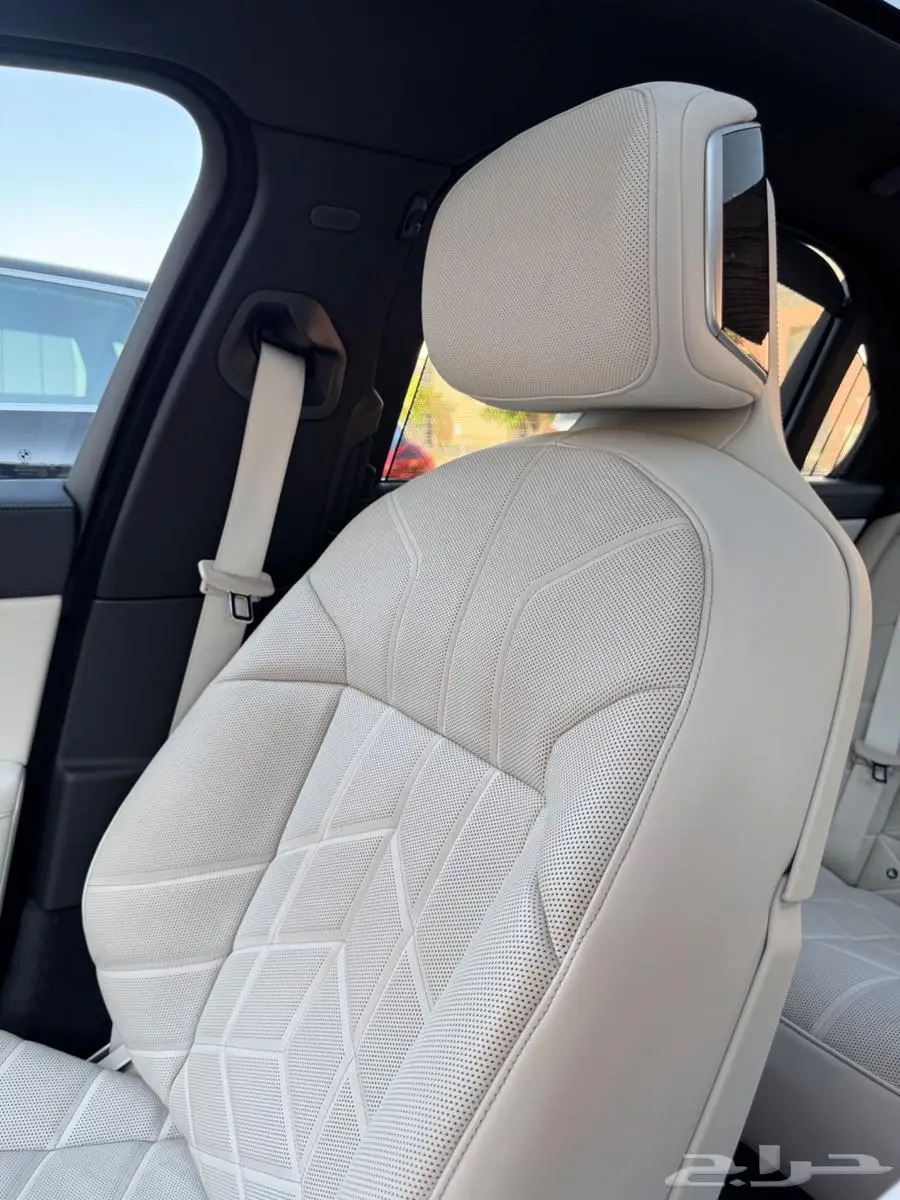 BMW 740i M Kit موديل 2024 شبه جديده 20