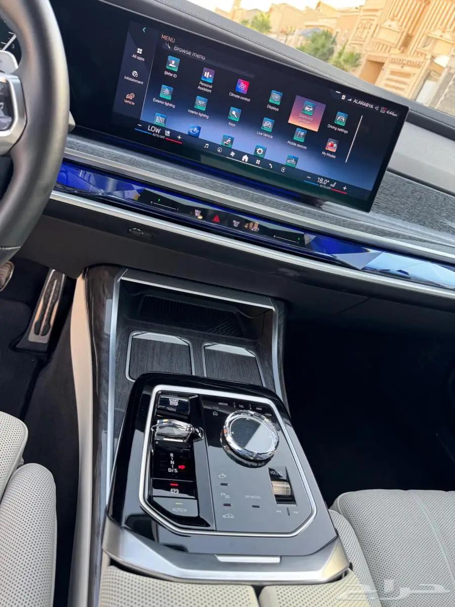 BMW 740i M Kit موديل 2024 شبه جديده 25