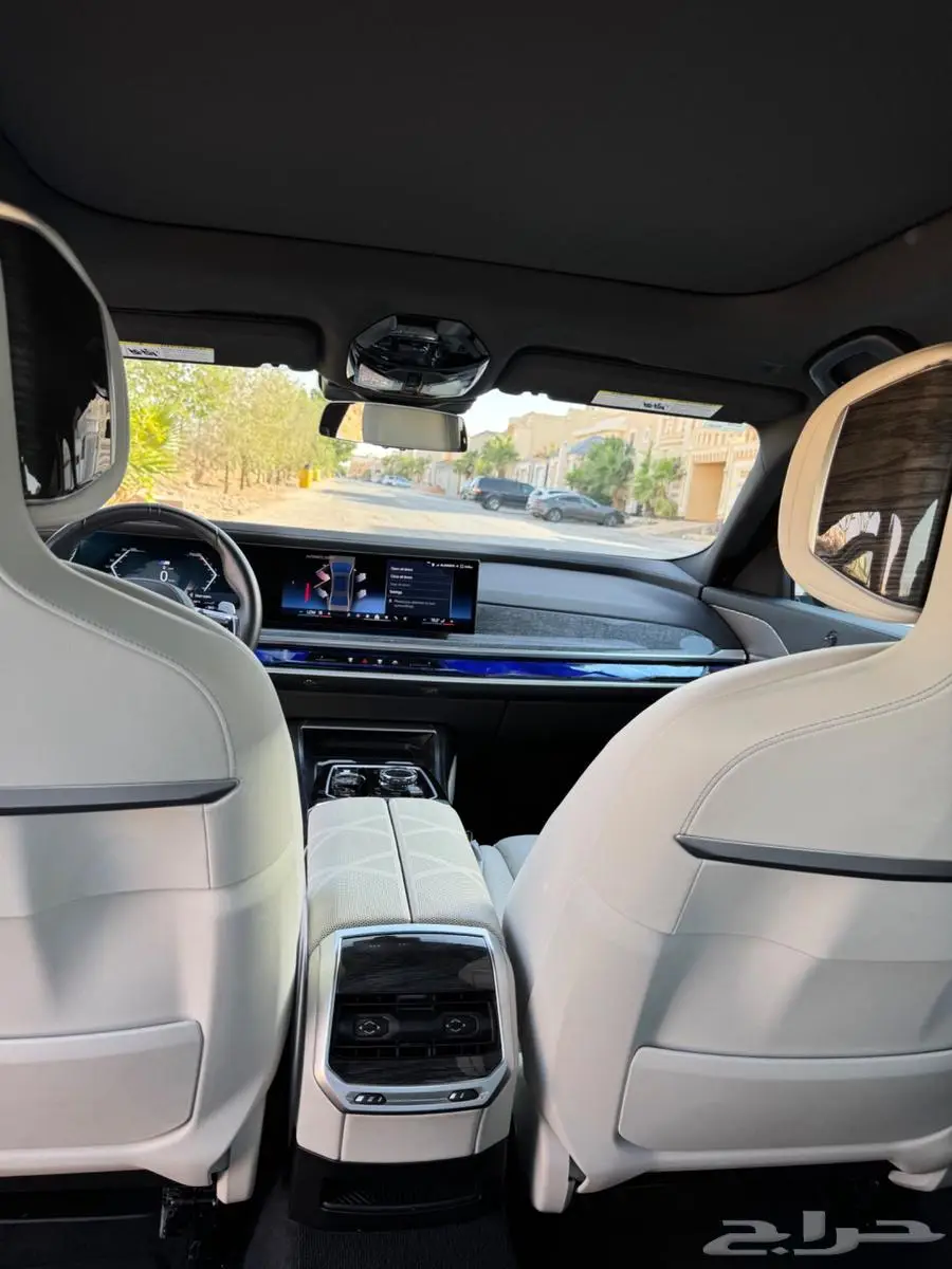 BMW 740i M Kit موديل 2024 شبه جديده 26