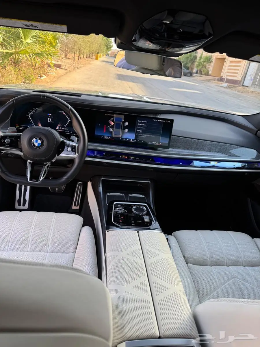BMW 740i M Kit موديل 2024 شبه جديده 33