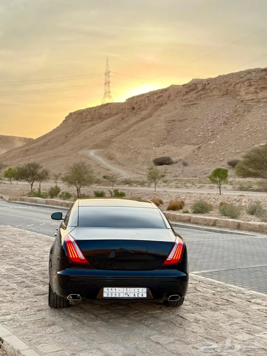 جاكوار XJ 16