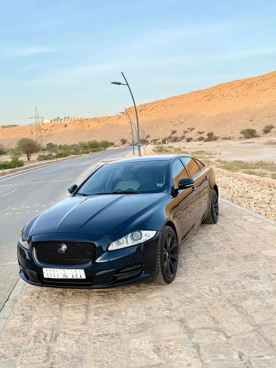 جاكوار XJ 7