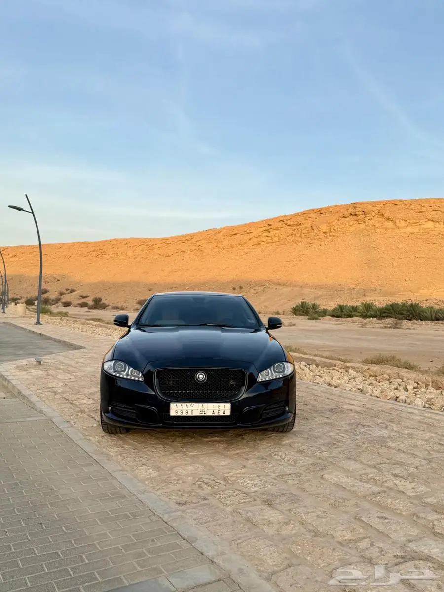 جاكوار XJ 4