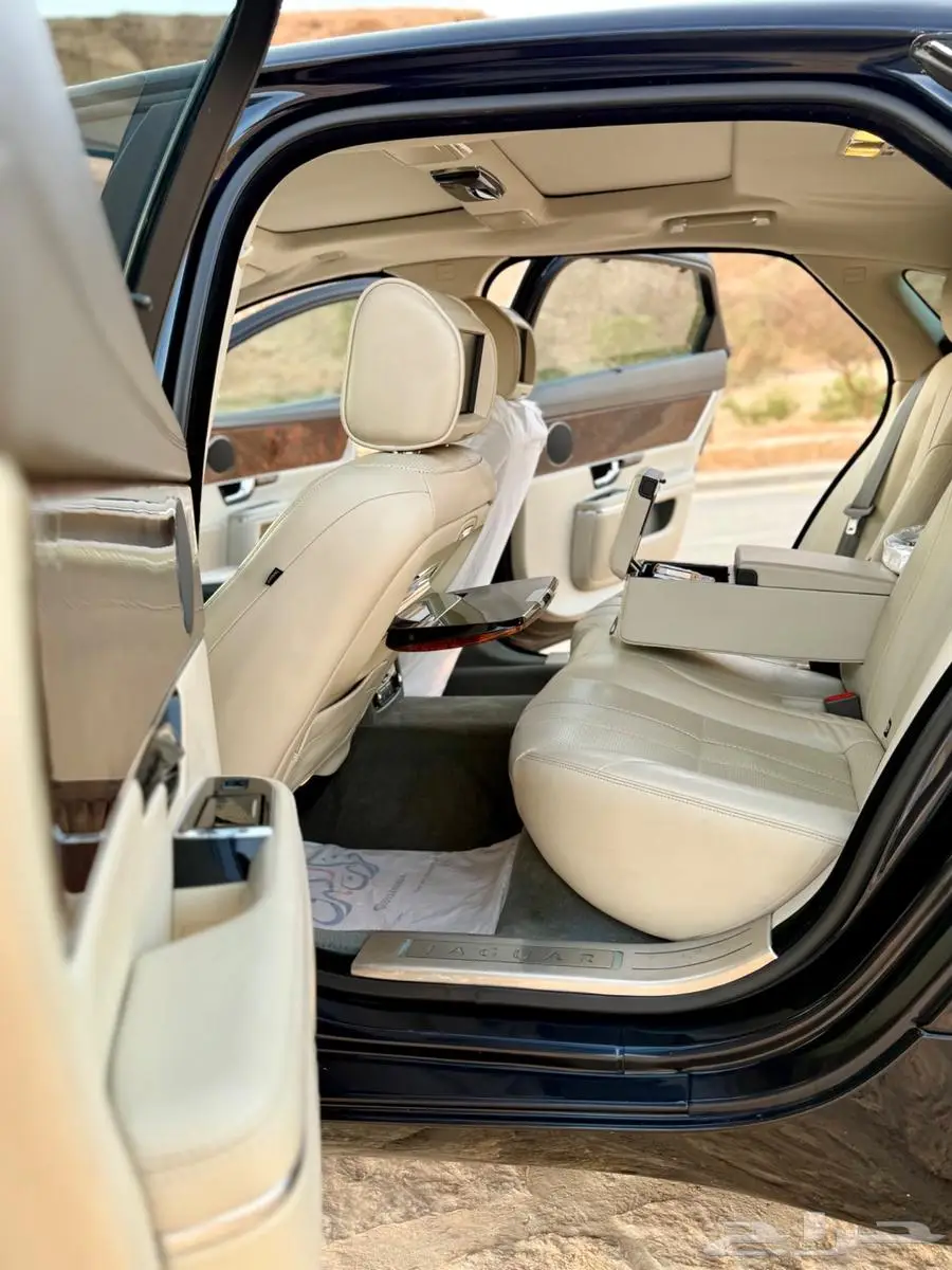 جاكوار XJ 30
