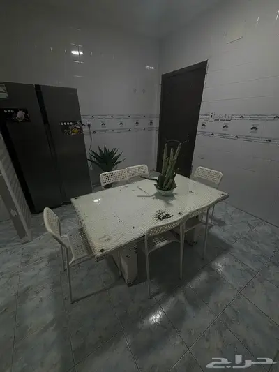 طاولة طعام ل 6 اشخاص للبيع 0