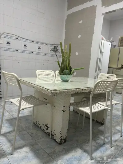 طاولة طعام ل 6 اشخاص للبيع 2
