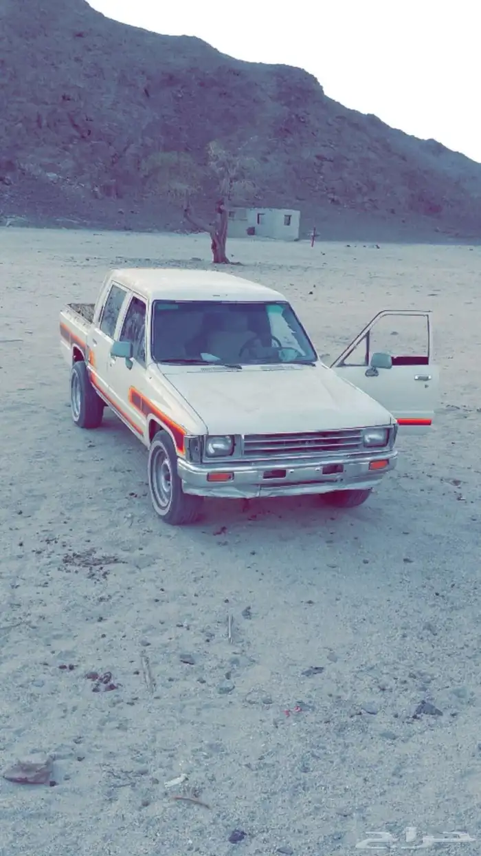 للبيع هيلوكس88عليه مكينه 2001وعليه دفرنس2005وجربقس2005 0