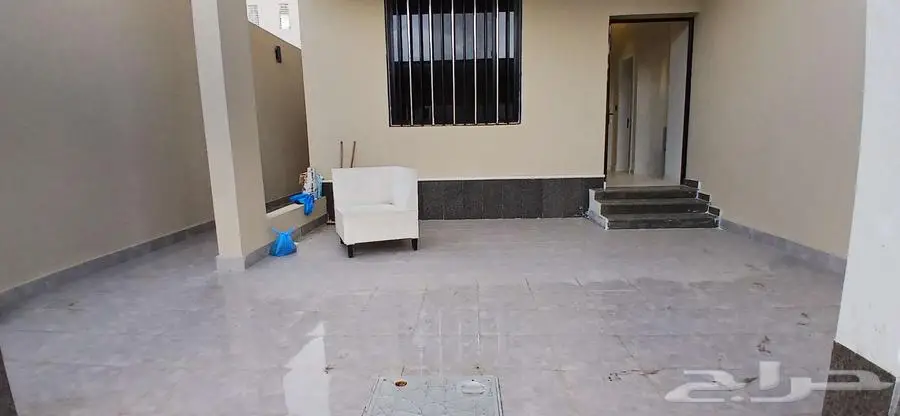 للبيع دور أرضيVIP في عماره دورين قرب مطار أبها وطريق الميه 3