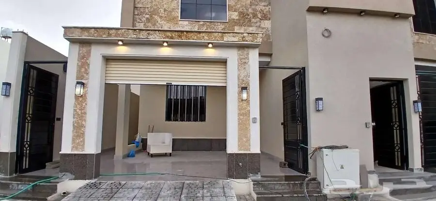 للبيع دور أرضيVIP في عماره دورين قرب مطار أبها وطريق الميه 2