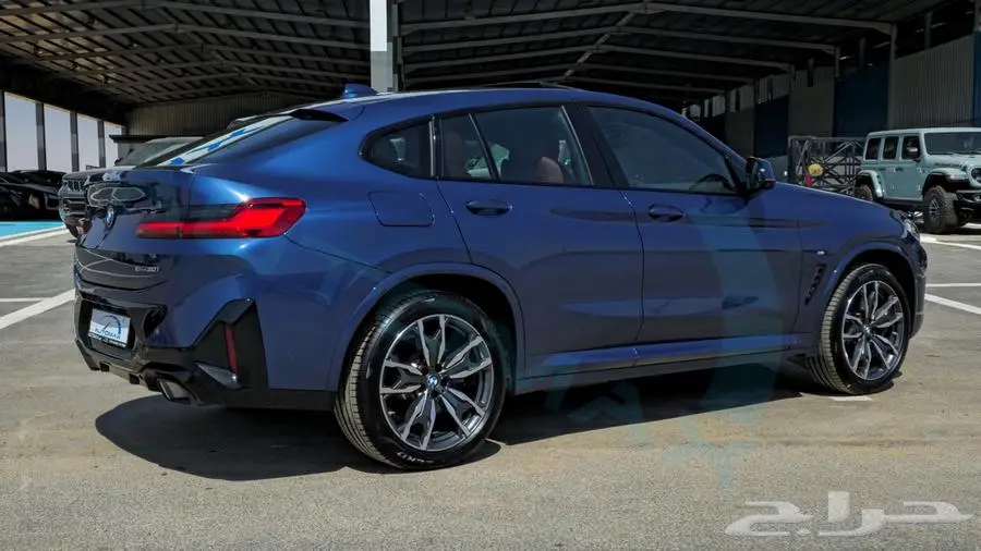 2025 BMW X4 XDRIVE 30i M 2.0T AWD GCC 5