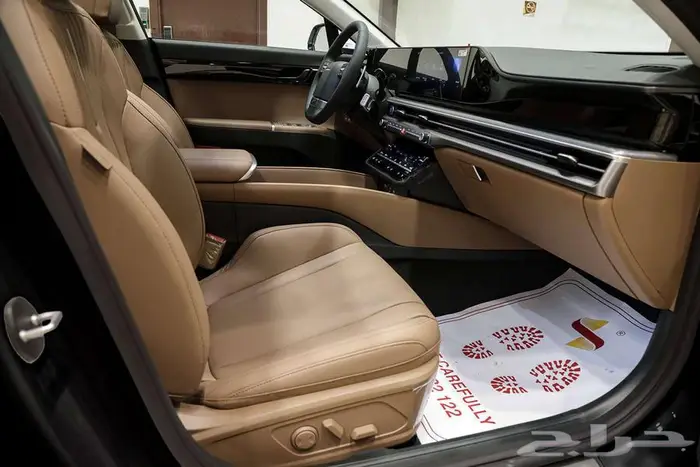 الفخامة المتنقلة  اكتشف أزيرا إكسكلوسف 2025 من صالح للسيارات 15