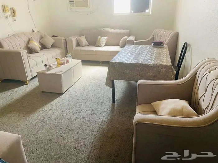 اثاث جديد للبيع كنب لم يستخدم للبيع المستعجل بسبب السفر 1