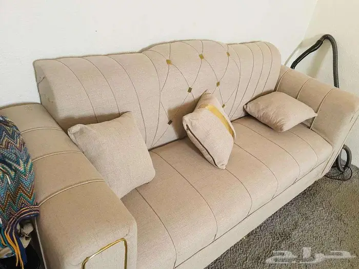 اثاث جديد للبيع كنب لم يستخدم للبيع المستعجل بسبب السفر 4