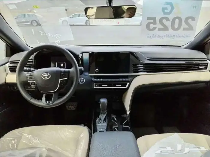 كامري بنزين LE لون اسود سعودي موديل 2025 4