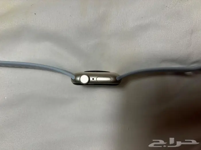 ساعة أبل SE 40 MM لون فضائي شبه جديدة 0