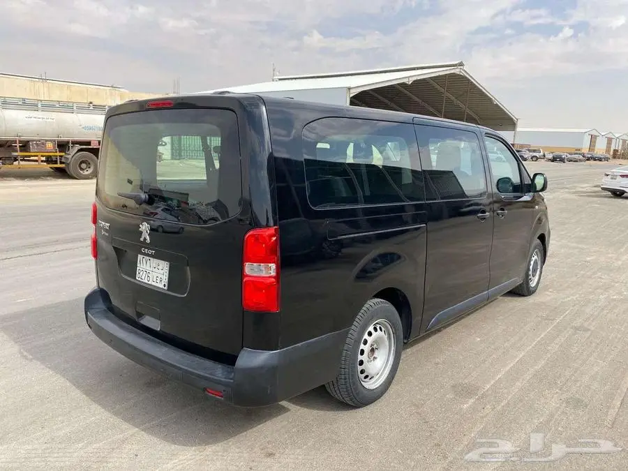 بيجو اكسبيرت اسود - 2021 3