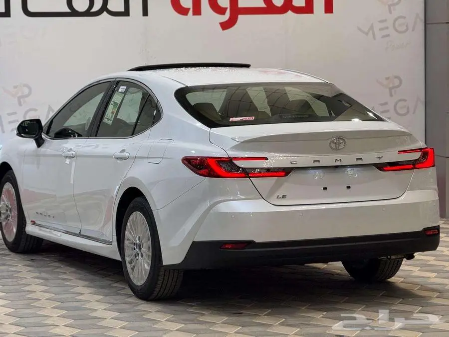تويوتا كامري LE 2025   تصميم فاخر وأداء سلس واقتصادي 15