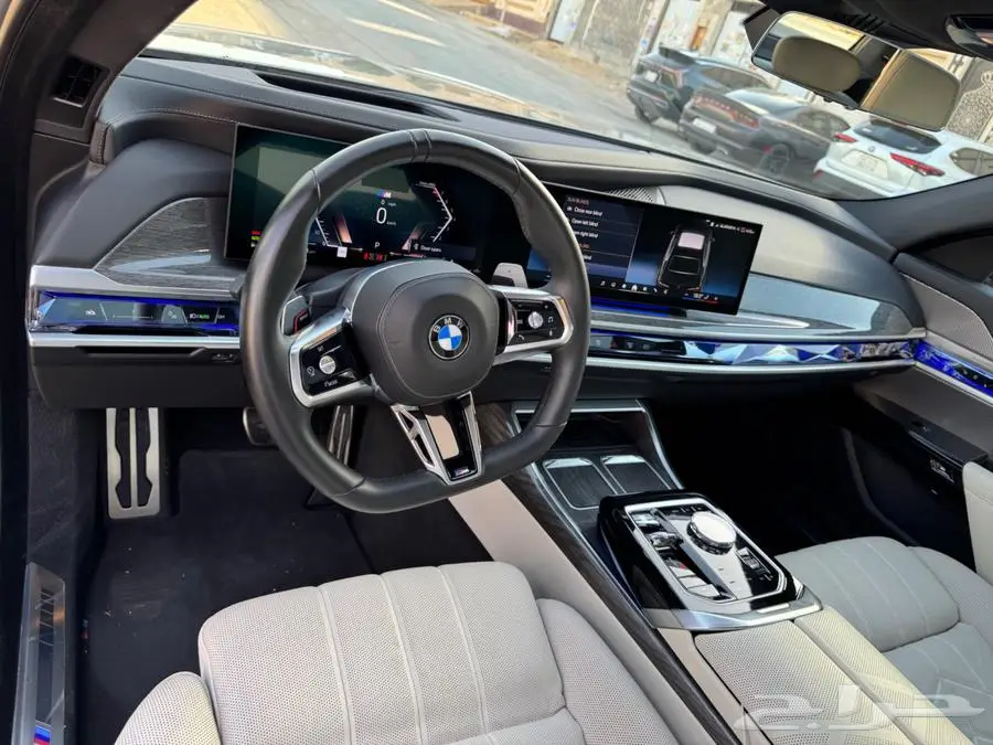 BMW 740i M Kit موديل 2024 شبه جديده 28