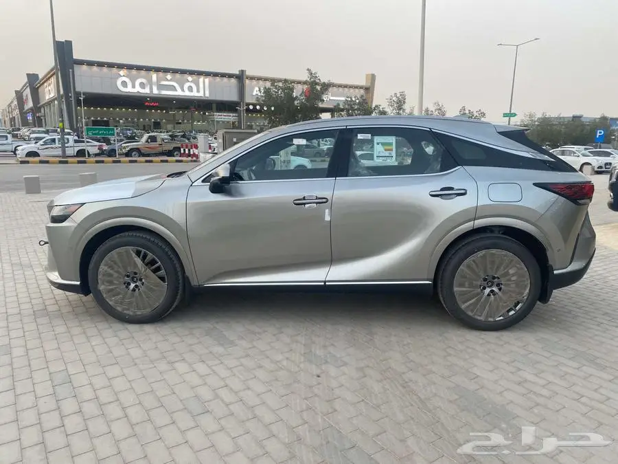 لكزس RX 350 BB 2025بريمي (ابيض -تيتانيوم - اسود). 4