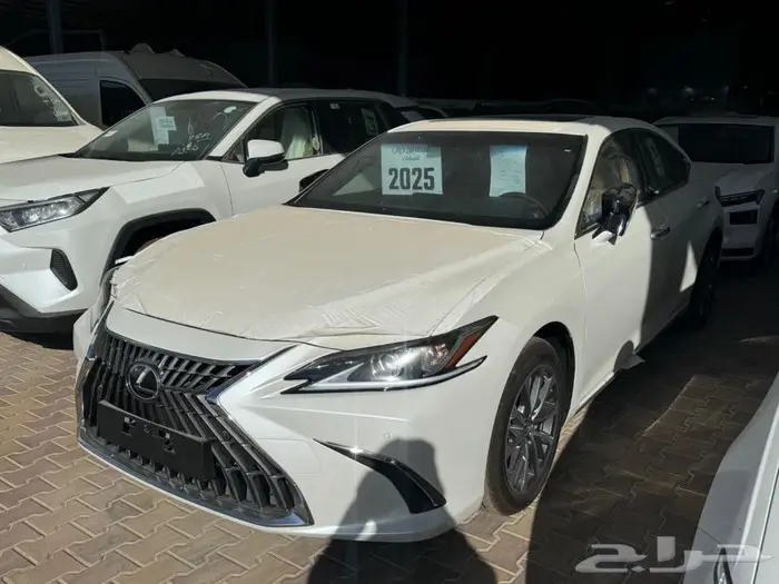لكزس ES350 فئة CA موديل 2025 لدى شركة ابن ذياب للسيارات 0