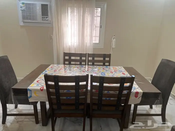 طاوله طعام نظيفه جدا من عبداللطيف استخدام سنه 0