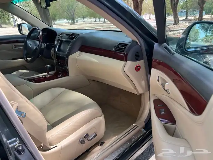 مخزن لكزس460 LS 2007 بإسم صاحب سمو الممشى 50 الف كم فقط 43