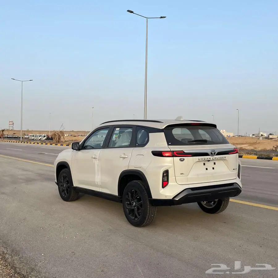 تويوتا اوربان كروزر ستاندر 2025 10