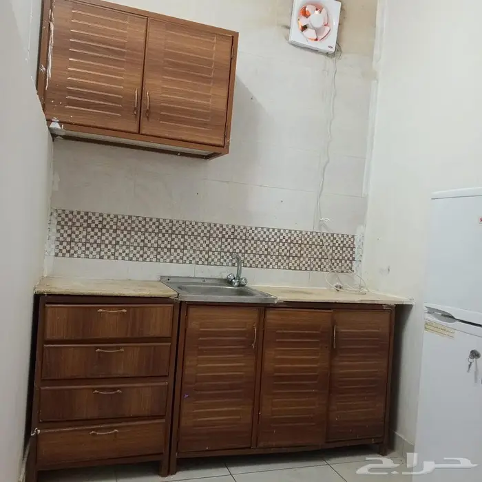 شقق عزاب موثثة للايجار الشهري بحي الخليج 11