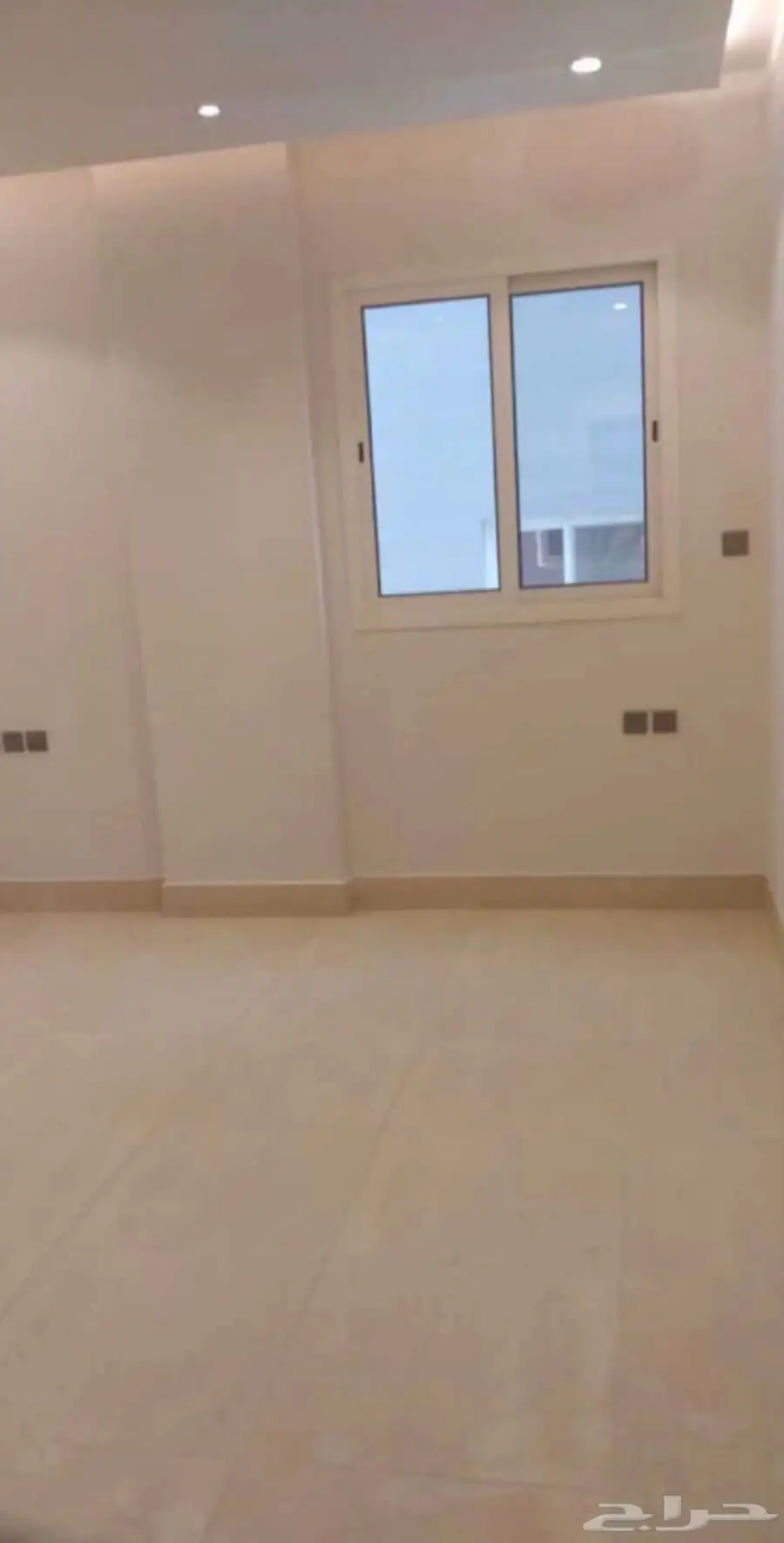 للبيع شقه بحي الملقا 4