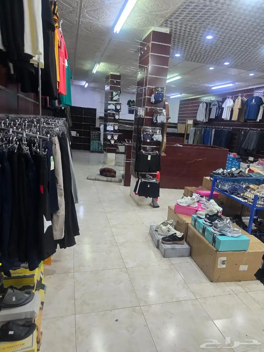 محل ملابس في تبوك الدخل واحد المحل لتقبيل بجميع اغراضه 4