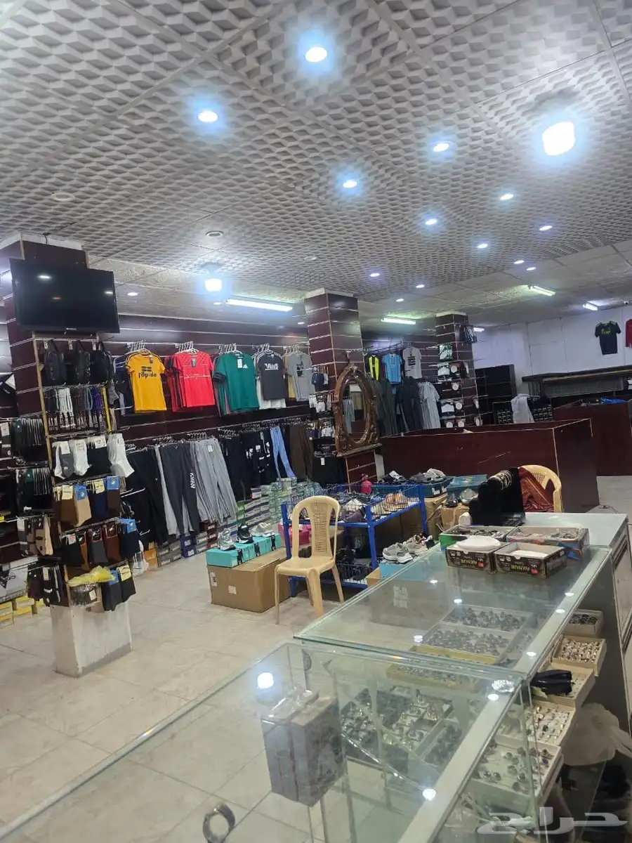 محل ملابس في تبوك الدخل واحد المحل لتقبيل بجميع اغراضه 1