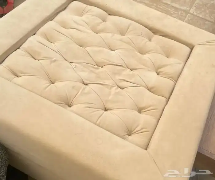 كنب حرف L مع سجاد. وطاولات 0