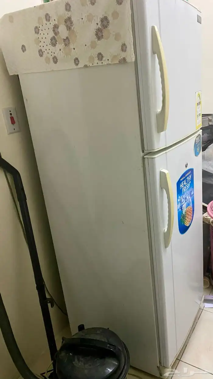 ثلاجه مع فريزر 0