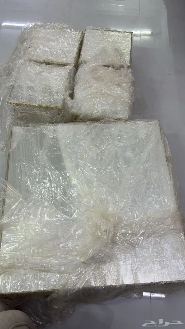 طاوله واربع خدمه للبيع 2