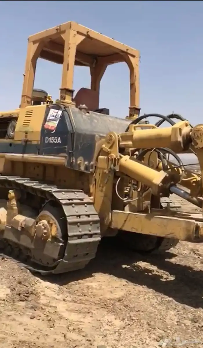 بلدوزر كوماتسو 155 نظيف على الشرط 5