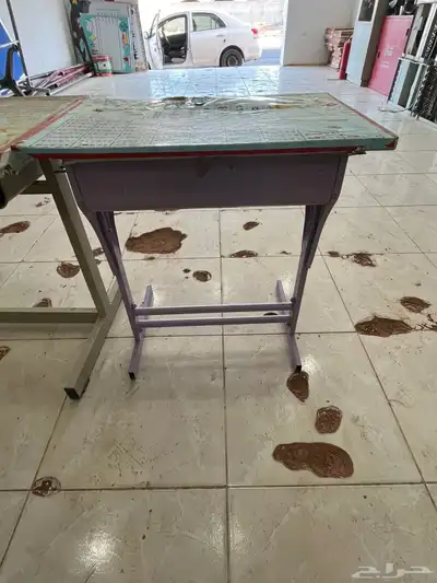 طاولات وكراسي 2